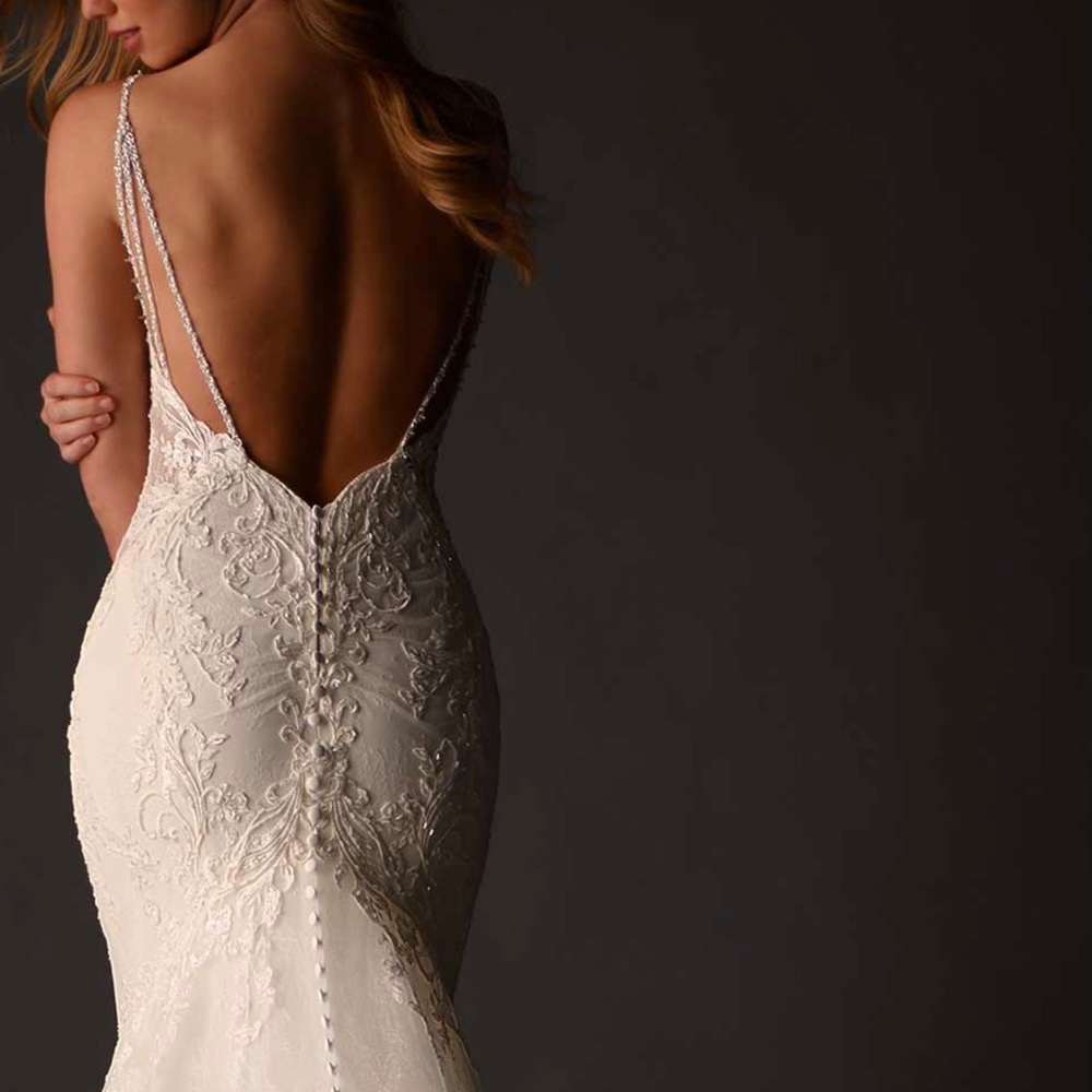 Brand New, Never worn Martina LianaWedding dress!
